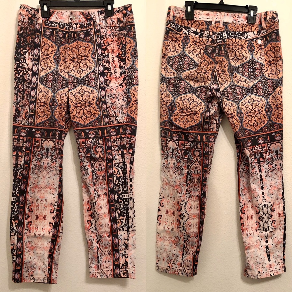 Bebe boho chic, mid rise, capri pants